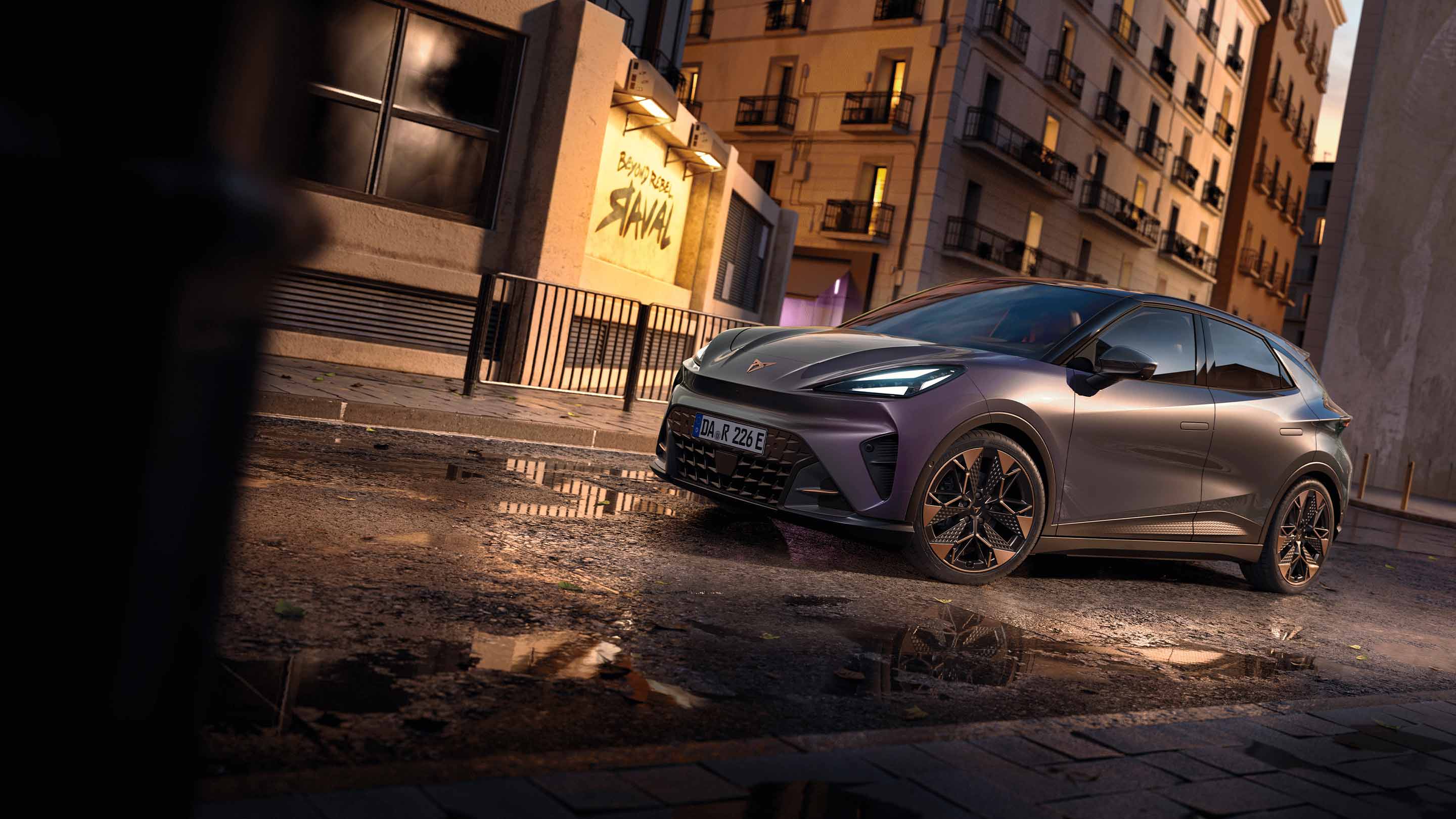 CUPRA Raval, vollelektrisches Citycar mit rebellischem Design in provokanter Frontansicht