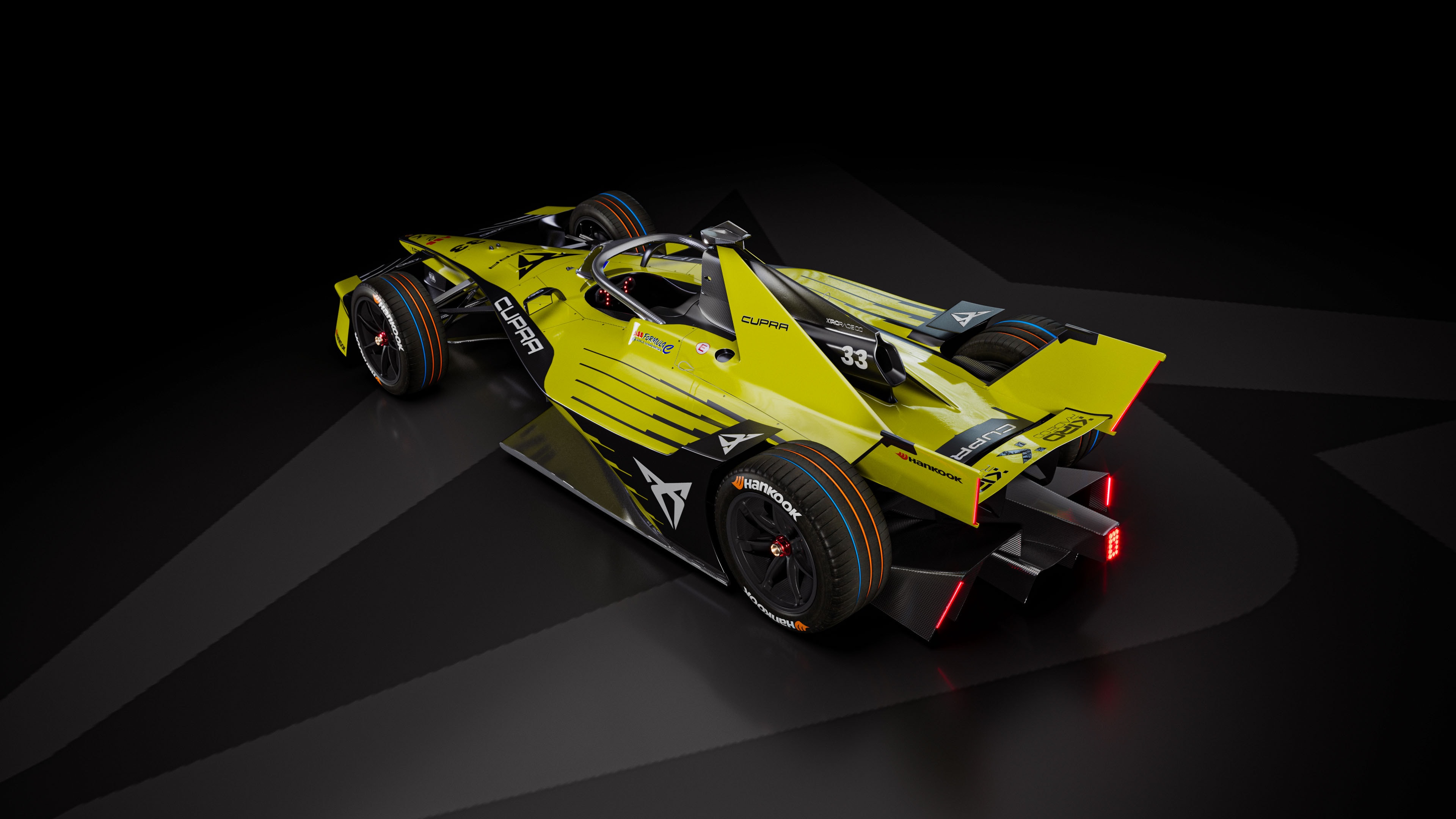 CUPRA Formel-E-Fahrzeug in Nahaufnahme mit dynamischem Design und leuchtendem CUPRA-Logo