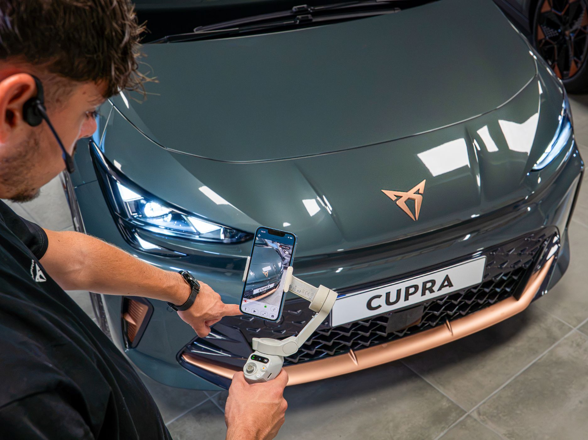 CUPRA Born mise en avant pendant une présentation en direct.