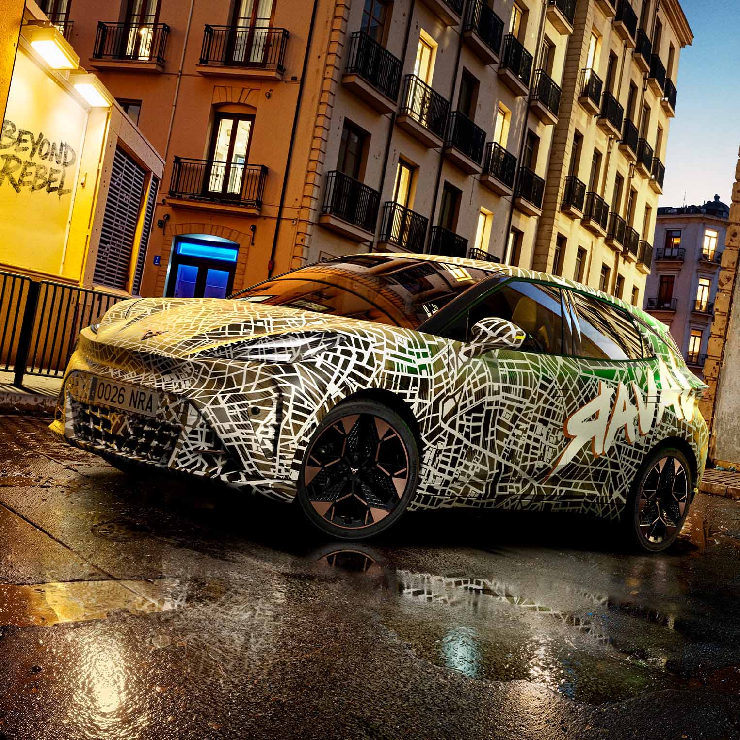 Close-up of the bonnet, grille and headlights of a CUPRA Tavascan