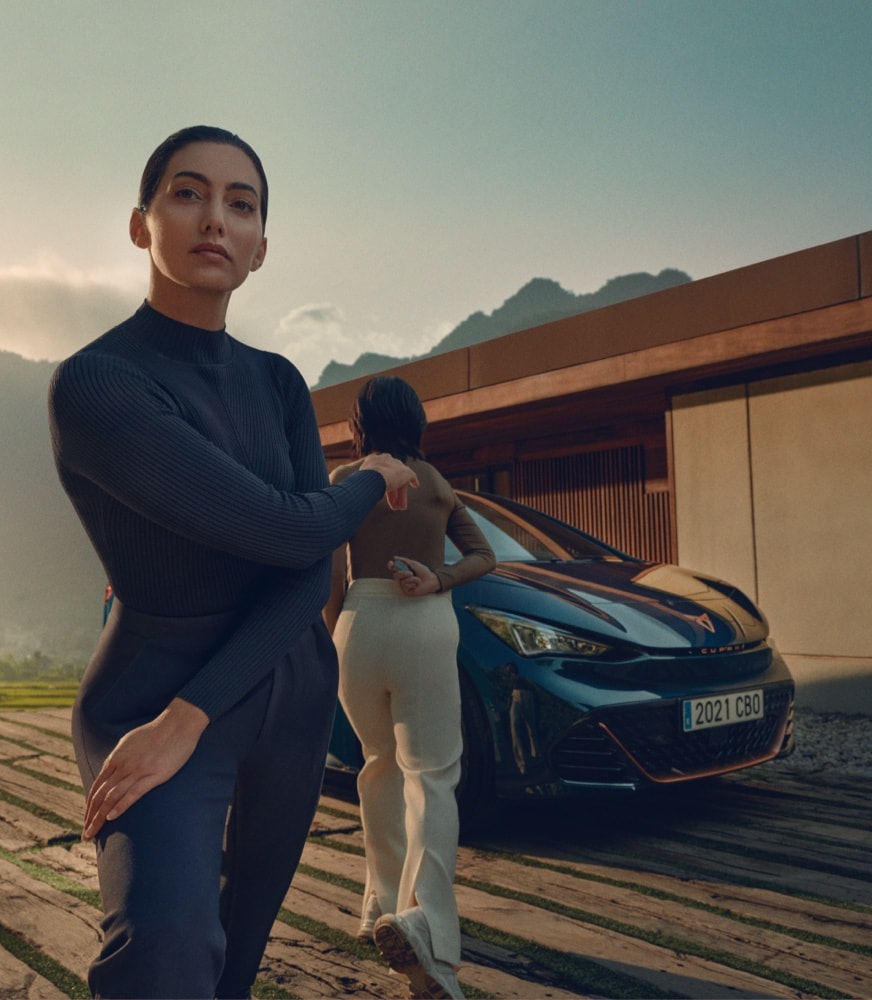 Women%20beside%20a%20CUPRA%20outdoors
