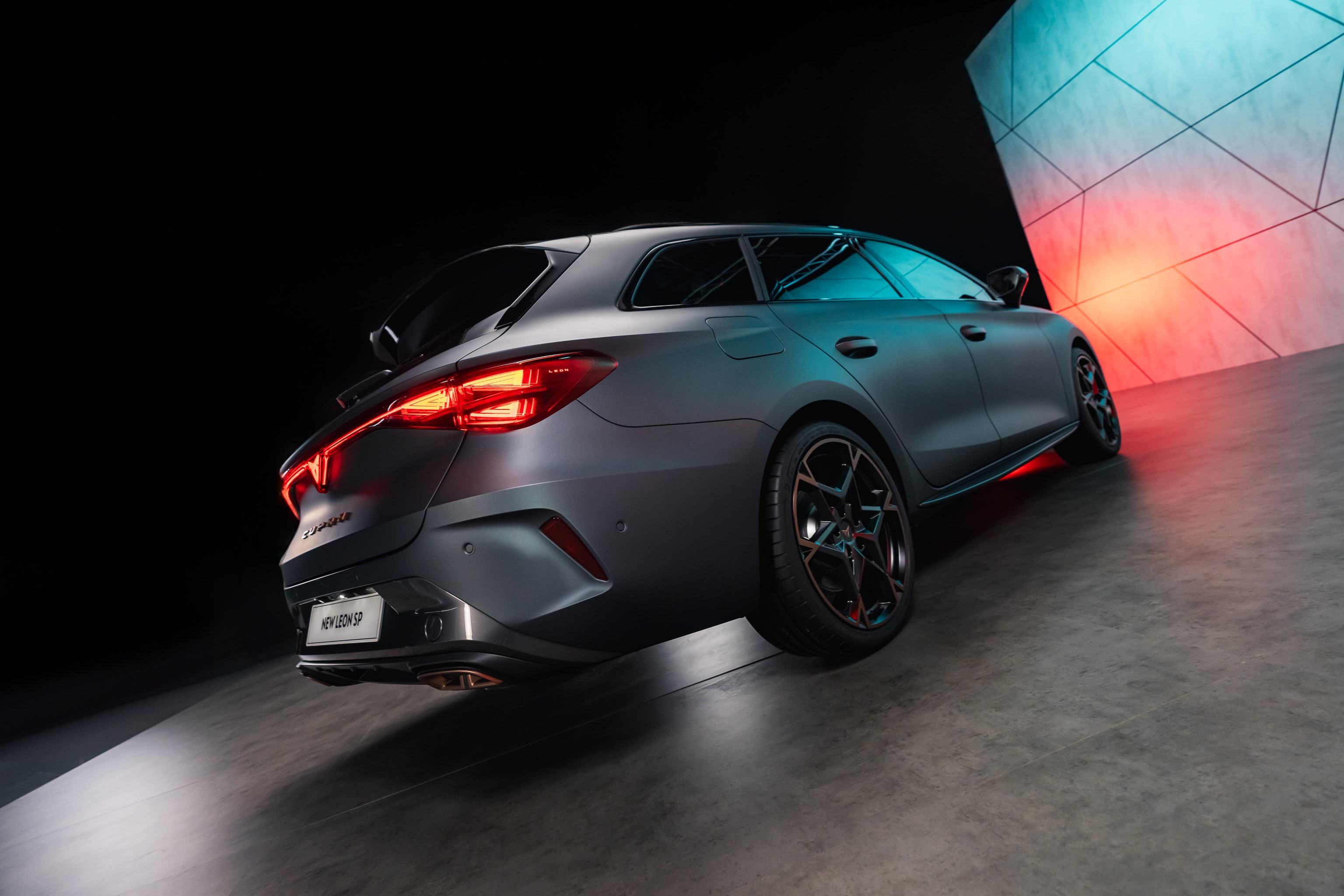 CUPRA Leon - artykuły