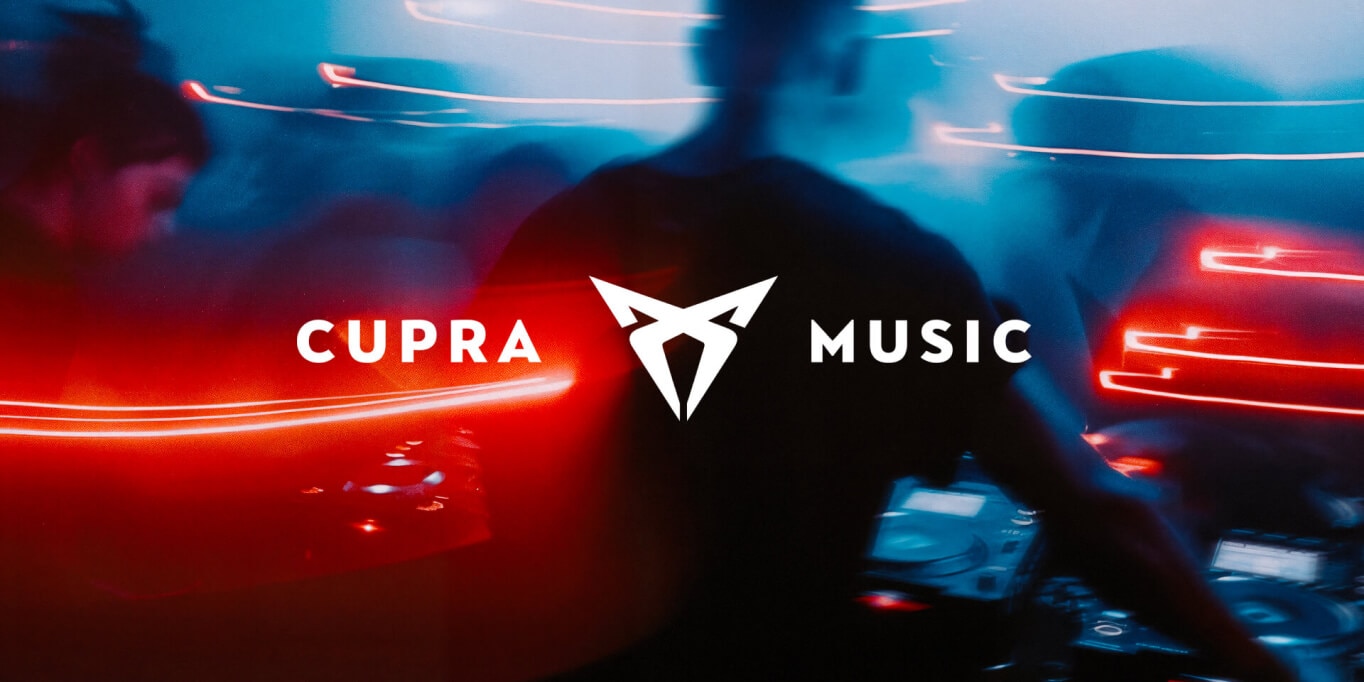 Digital artwork of a male and female padel players made of faceted, crystal-like structures. They are standing back to back, each holding a padel racket, with intense and triumphant expressions. 