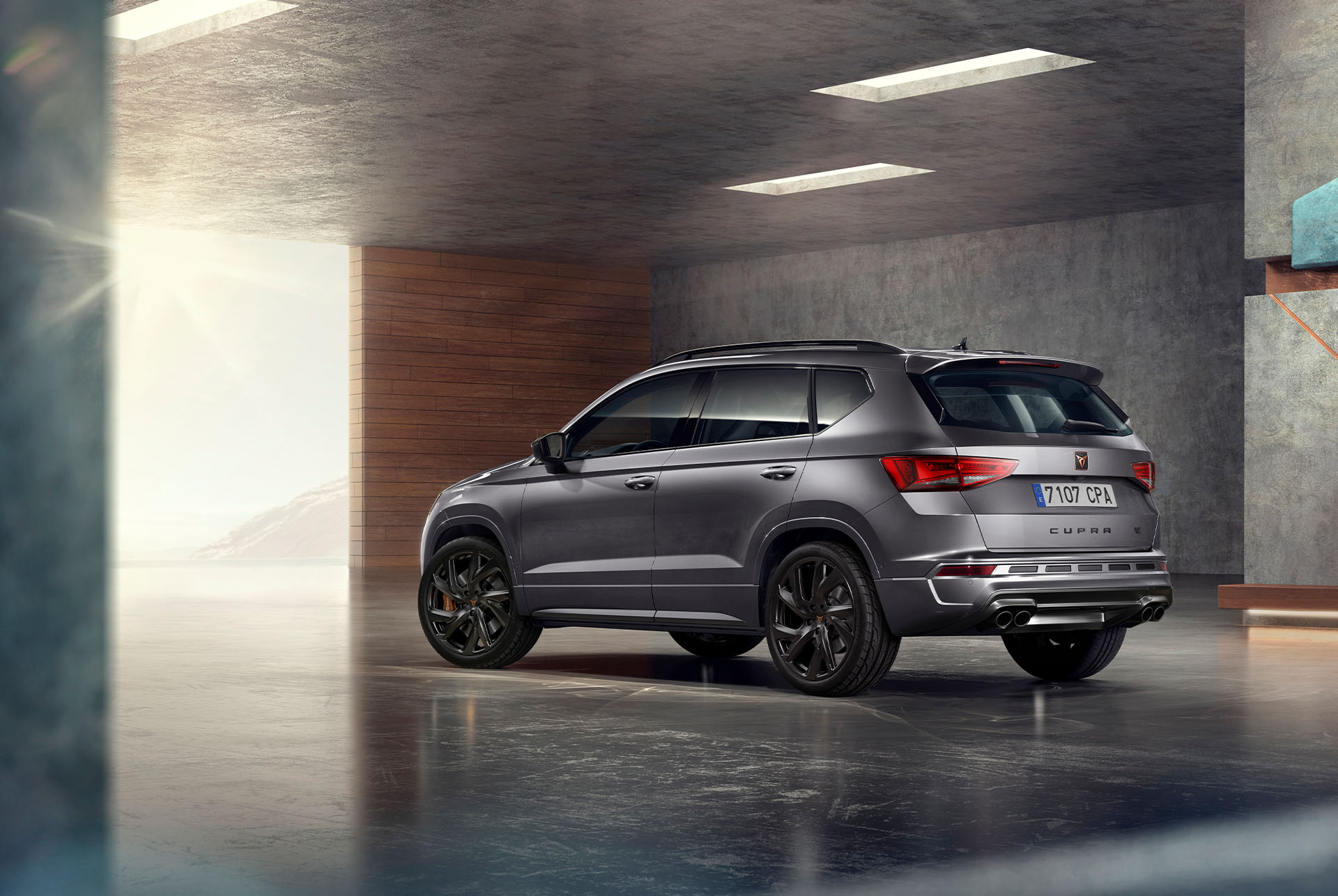 Rear view of the CUPRA Ateca, highlighting its quality, spaciousness, and modern exterior design.