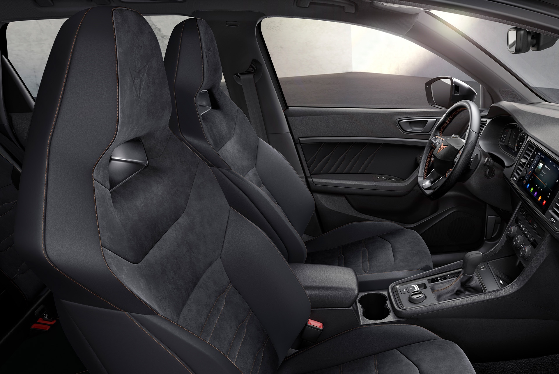 Interior view of the CUPRA Ateca with sporty standard upholstery, designed for a transcendent driving experience.