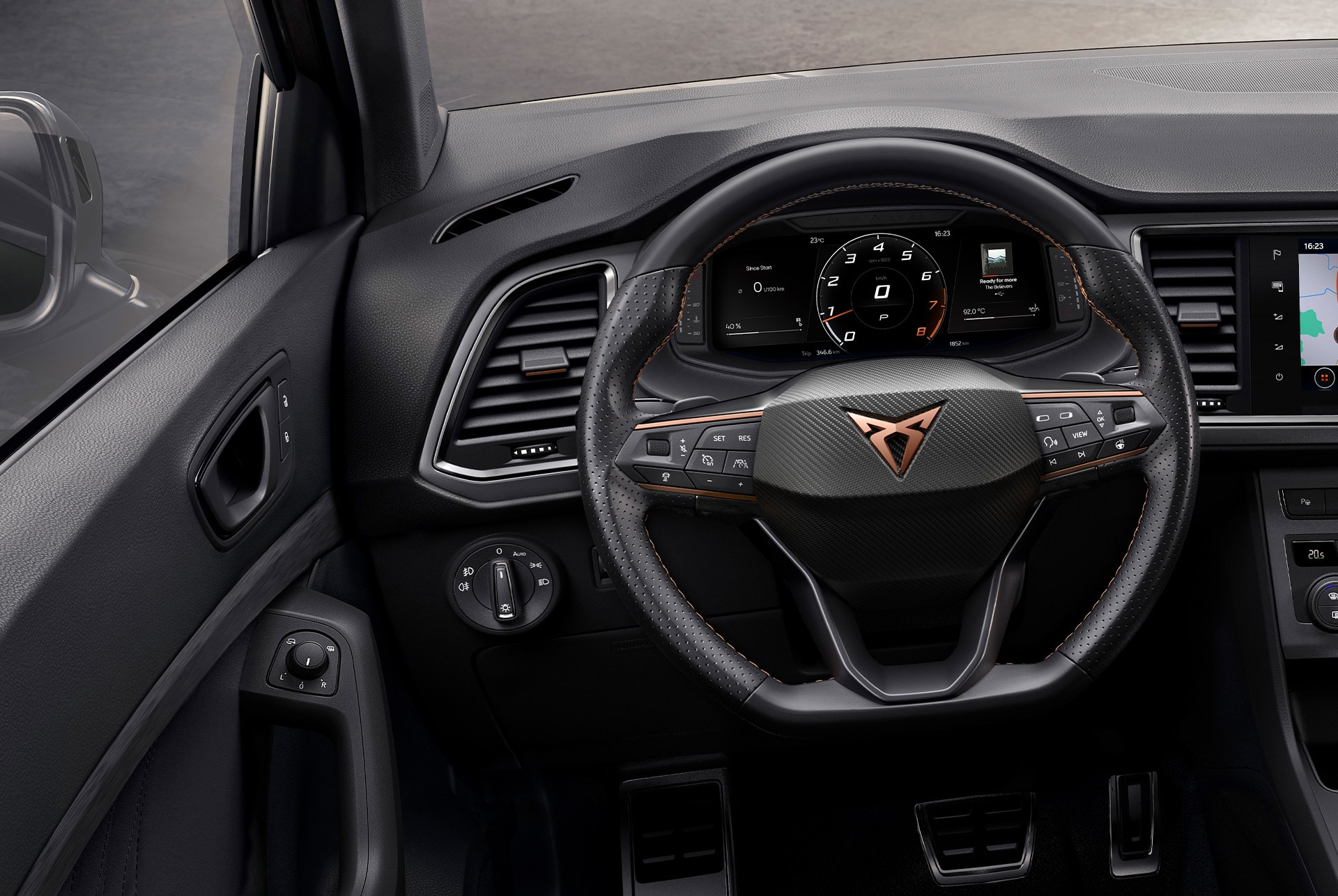 CUPRA Ateca steering wheel with satellite buttons to start the engine and select driving modes. Enjoy maximized driving emotions.