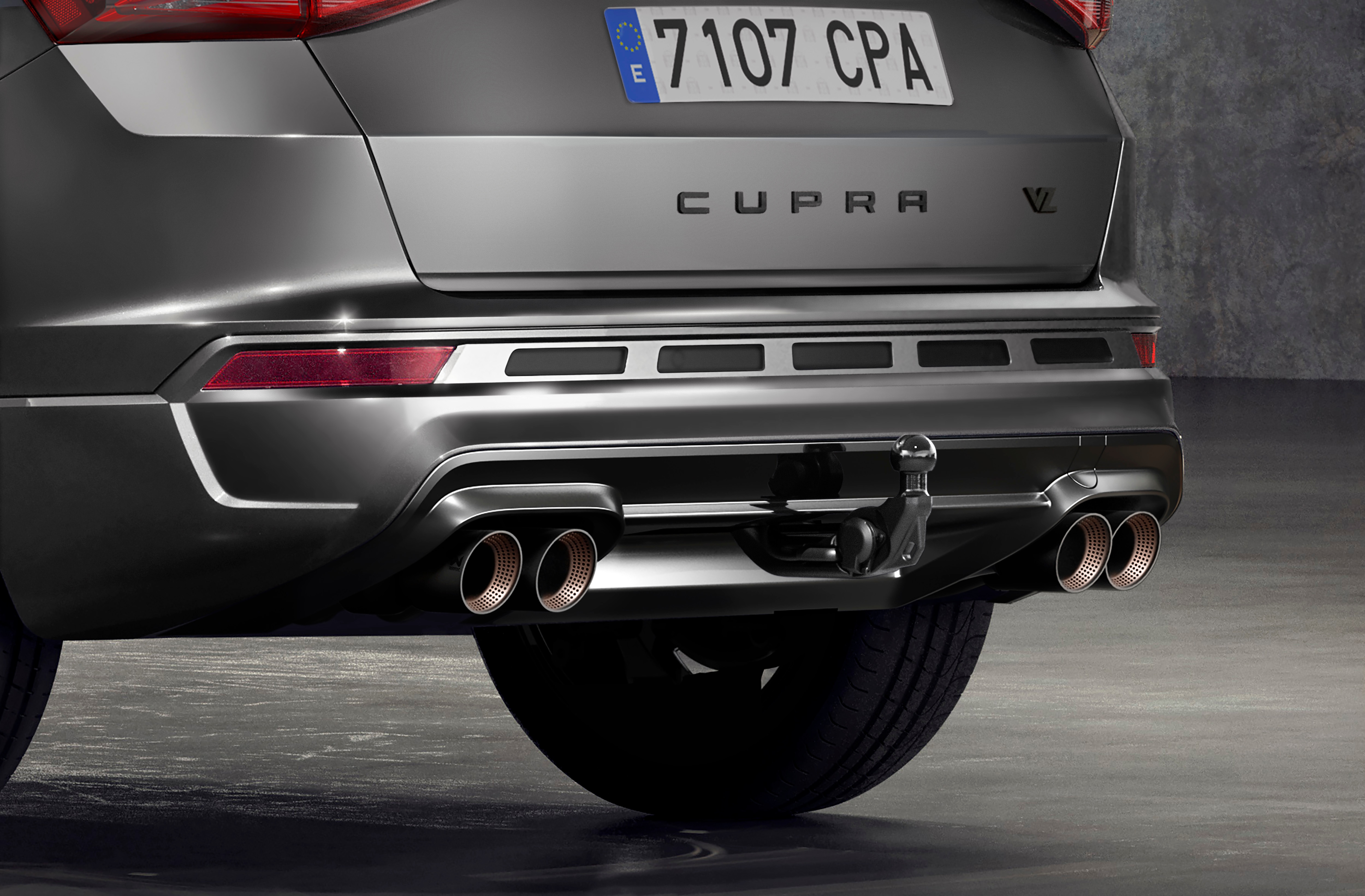 Rear close-up view from a cupra ateca to highlight its tow bar, which can be attached by just pressing a button in the luggage compartment.