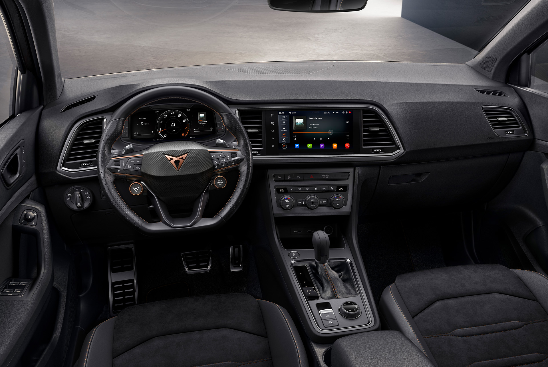 Interior view of the CUPRA Ateca dashboard, highlighting the six versatile driving modes, DSG automatic gearbox and 4WD technology for an enriched driving experience.
