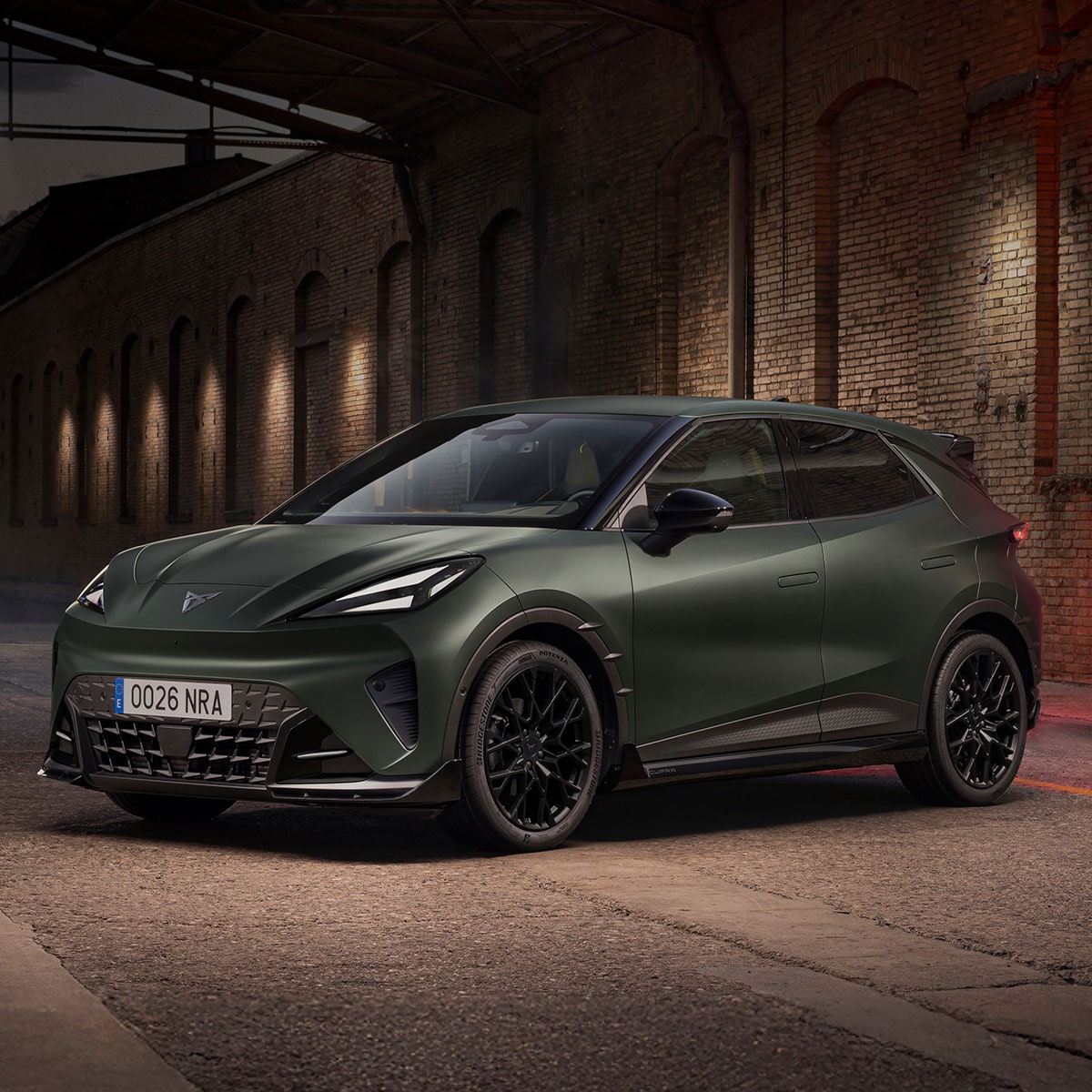 Dynamic low-angle side    profile of the CUPRA Raval, emphasising   the Custom Pack’s aerodynamic styling.  