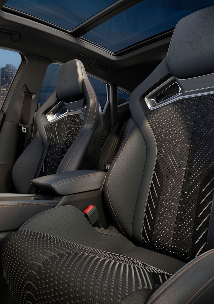 New CUPRA Formentor 2025 extreme interior design, cockpit and drivers area, performance brakes, CUP bucket seats and dark chrome interior mouldings. Includes intelligent drive, pure performance and immersive by Sennheiser™ upgrades.