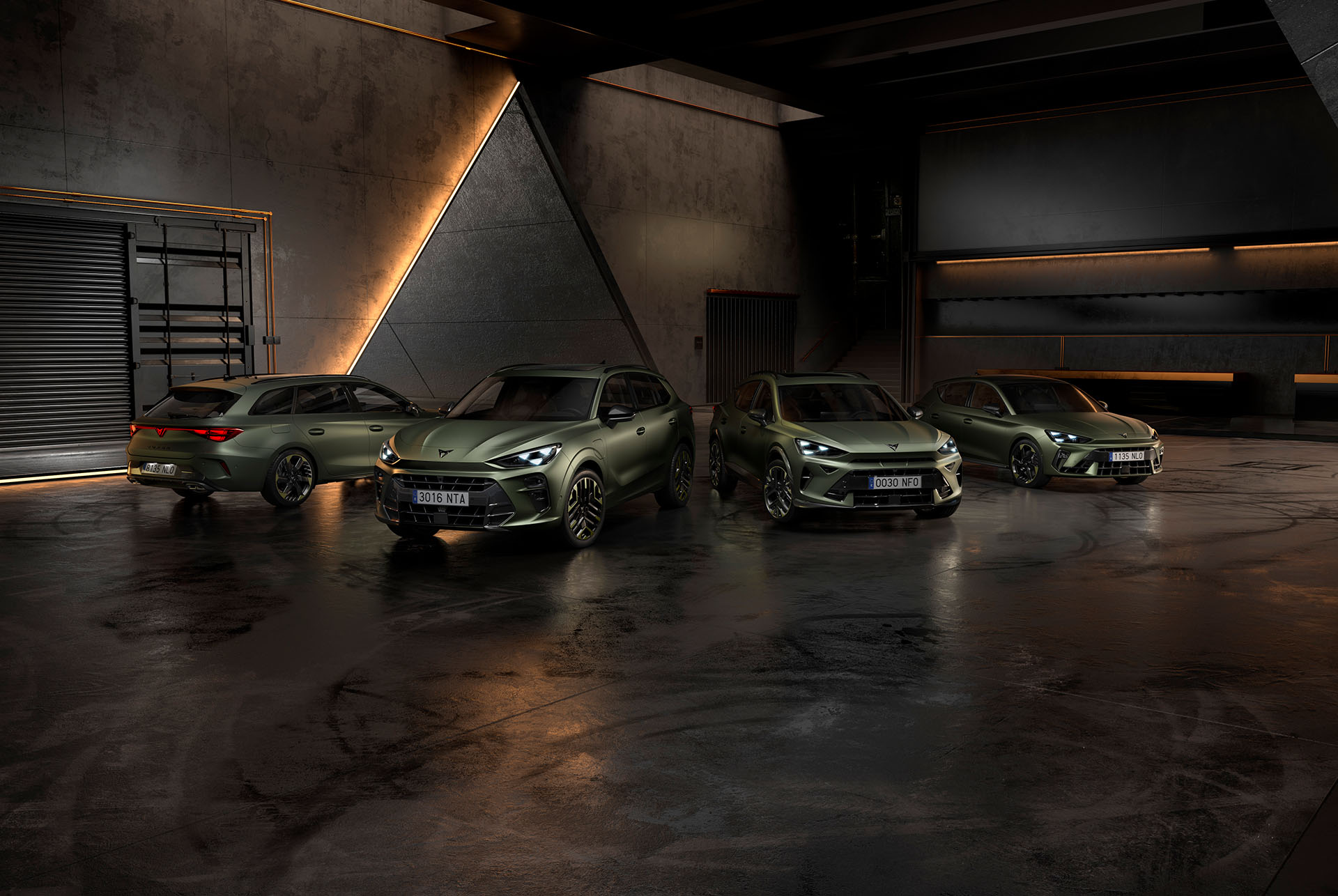 La gama CUPRA Tribe Edition en un garaje oscuro y urbano.