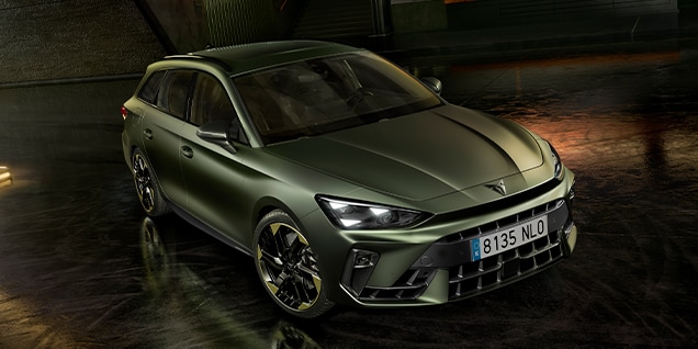 CUPRA Leon SP, Tribe Edition, in matte green parked indoors with modern ambient lighting and an industrial-style background.