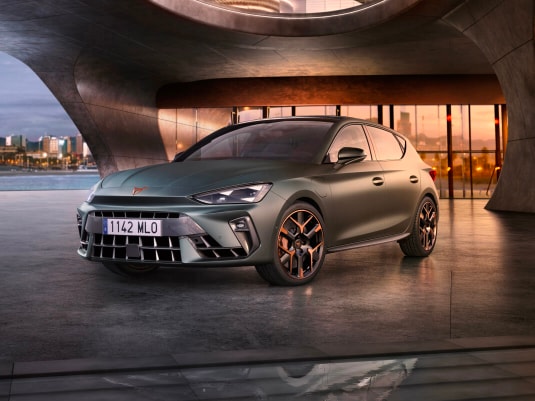 Cupra leon estate car in enceladus grey matt, model year 2025, with 19 inch hailstorm copper wheels. New car offers available.