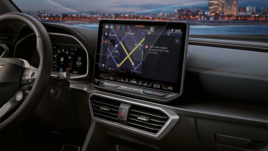 Cupra formentor phev vz, detailed view of navi system displaying traffic updates with cupra connect.