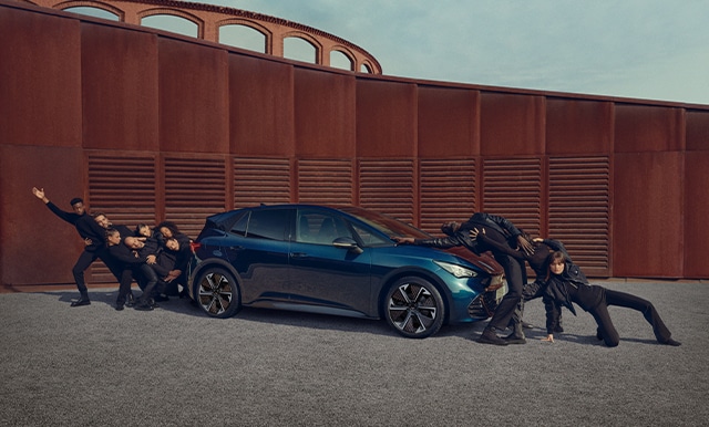 people-posing-on-a-cupra-born-aurora-blue-colour